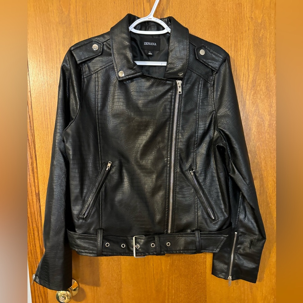 Women's Zenana Black Vegan Leather Belted Moto Jacket Size L‎ P2P 20” L 22” EUC